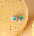 Brinco Infantil Oval Esmeralda 28 Diamantes 0,5pt em Ouro Branco 18K