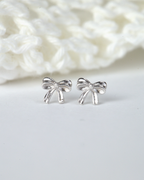 Brinco Laço Infantil em Ouro Branco 18K