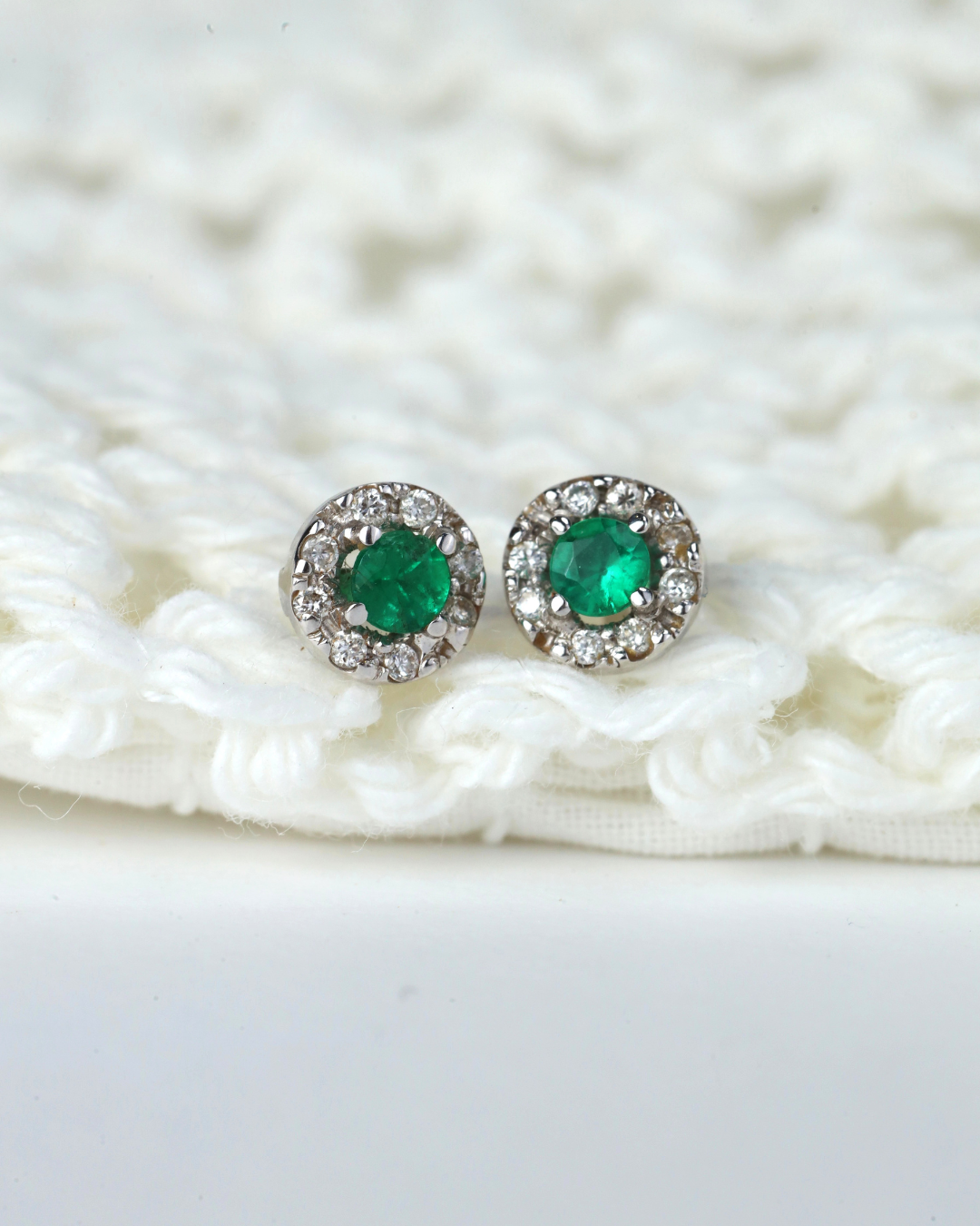 Brinco Esmeralda Infantil em Ouro Branco 18K