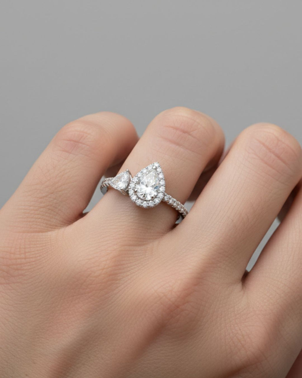 Anel Gota e Coração Diamantes em Ouro Branco 18K