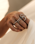 Anel SILVIA Onda Diamantes em Ouro Branco 18K