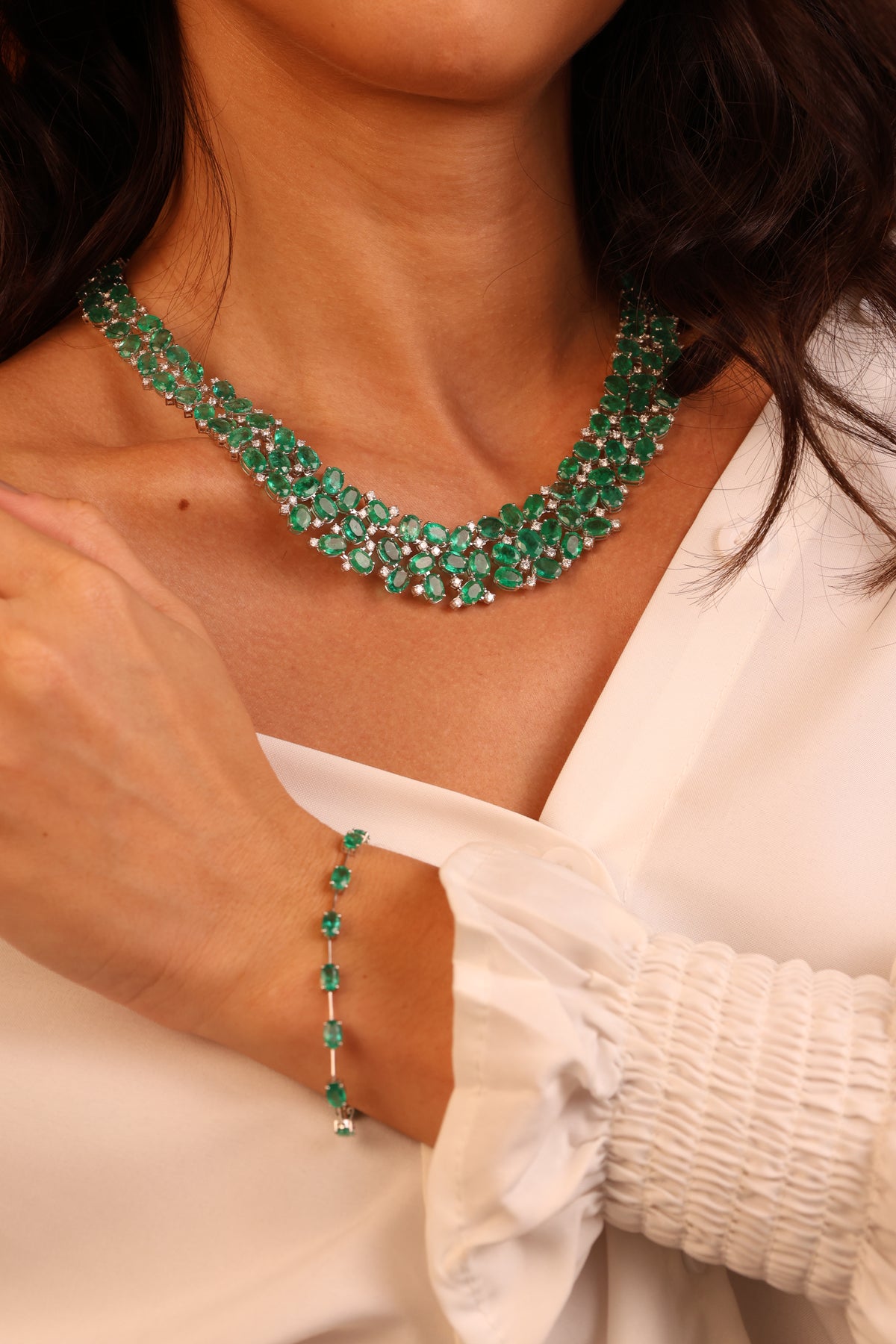 Colar Primavera Esmeraldas em Ouro Branco 18K