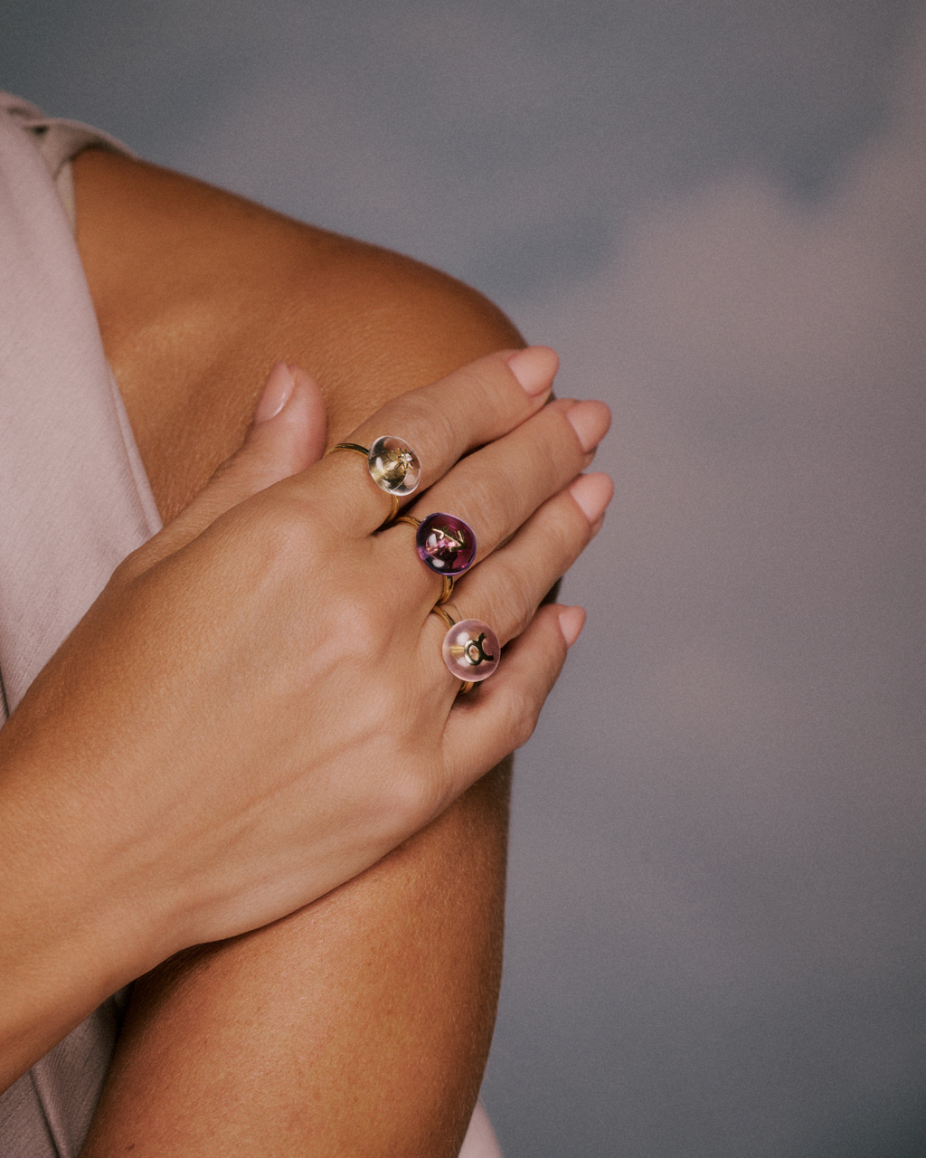 Anel ESTRELA Quartzo Branco em Ouro Amarelo 18k - Collab Mônica Salgado