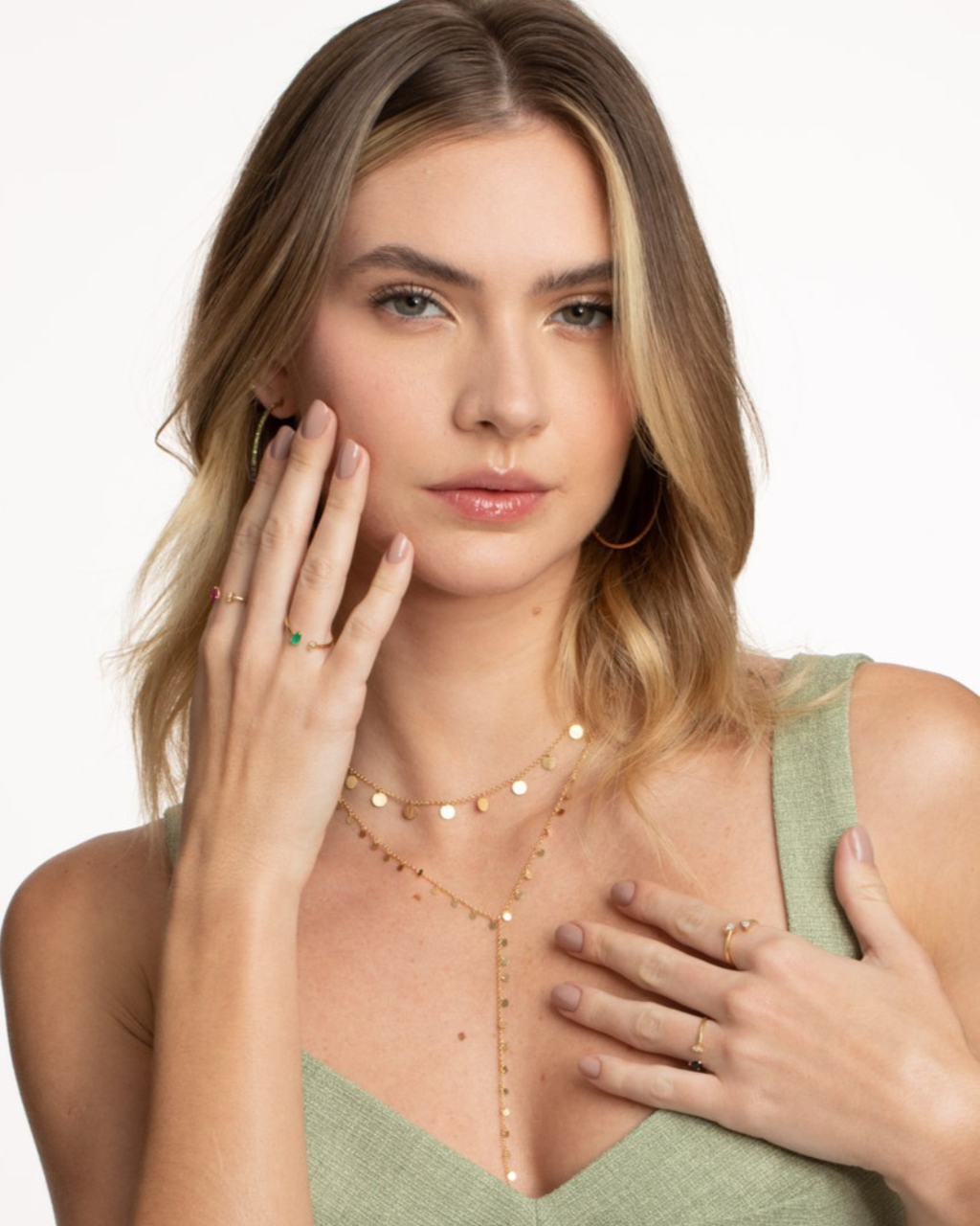 Anel LIGHT Rubi 12pt e 2 Diamantes 3pt total em Ouro Amarelo 18k