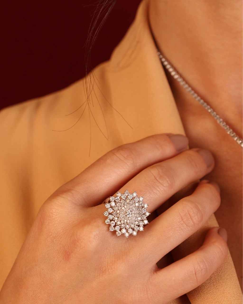 Anel Redondo Diamantes em Ouro Branco 18K
