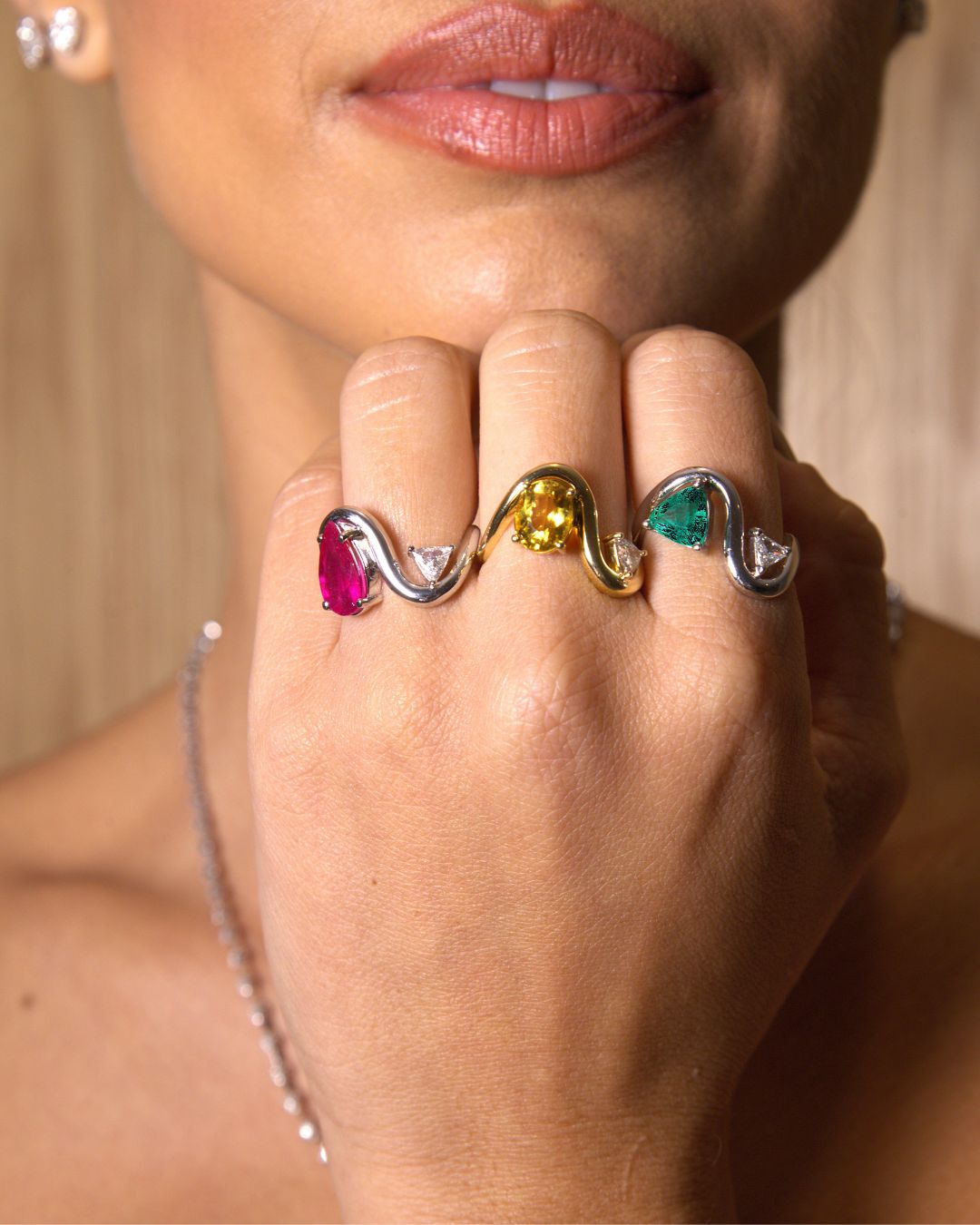 Anel MOMA Berilo Oval e Diamante em Ouro Amarelo 18K