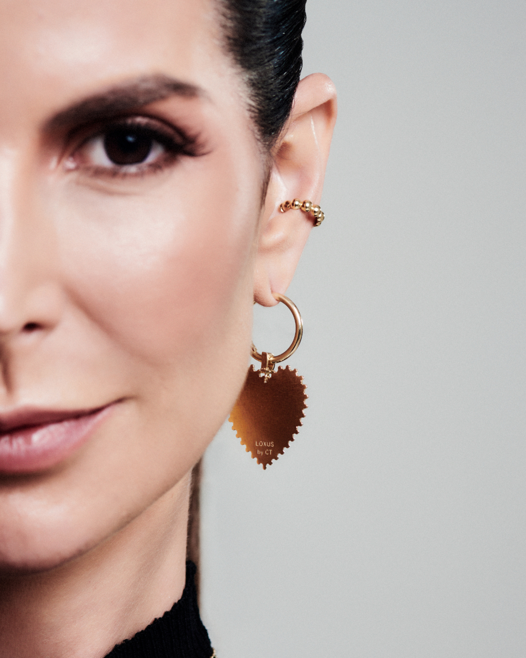 Brinco Argola M em Ouro amarelo 18K- Collab Carol Toledo