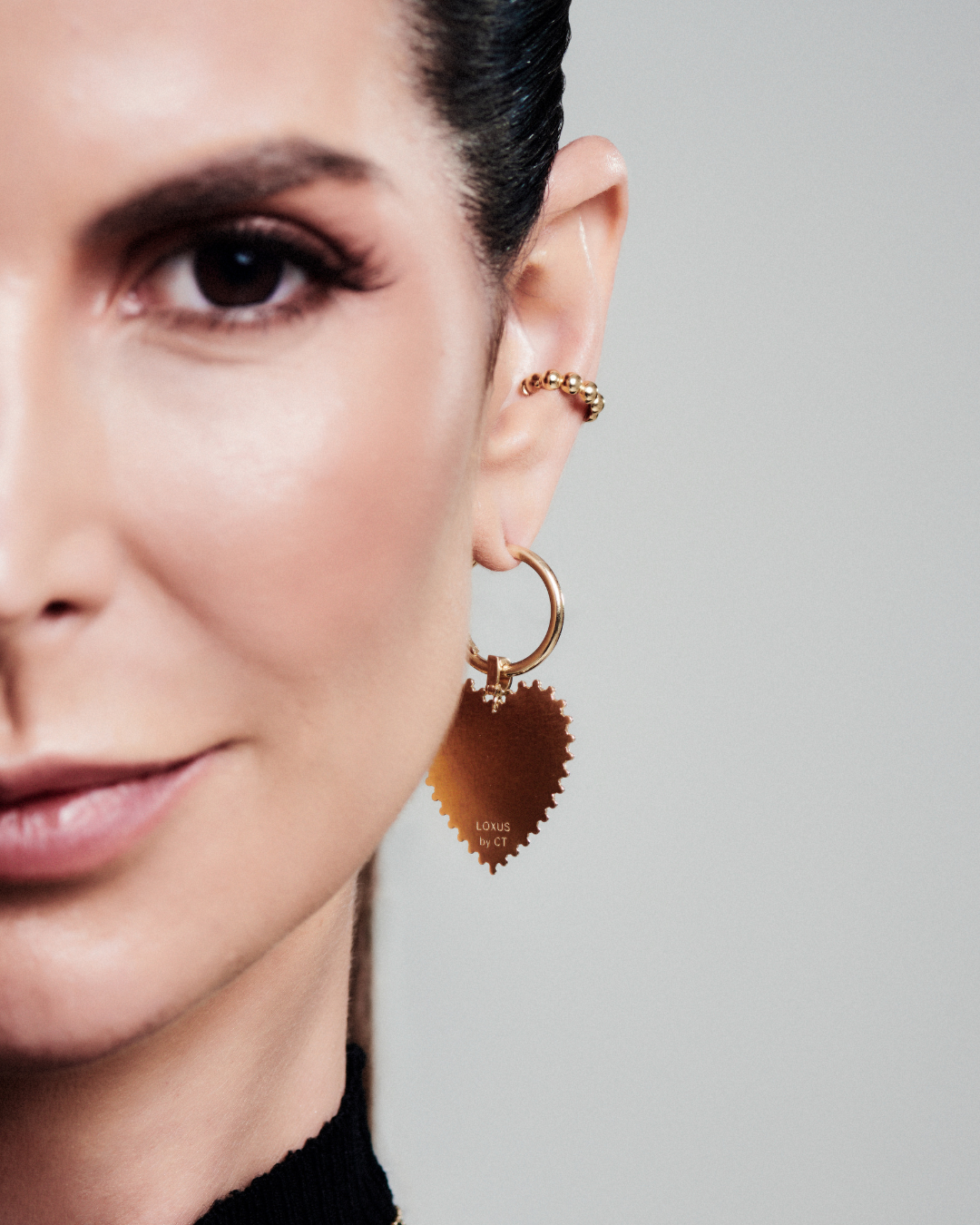 Brinco Argola M em Ouro amarelo 18K- Collab Carol Toledo